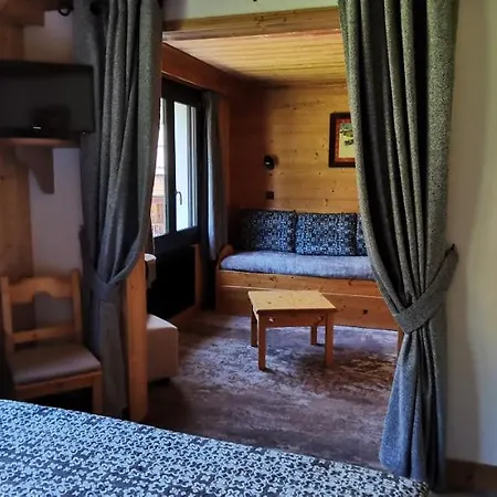 Hotel-chalet Les Ecureuils Restaurant, Piscine, Jardin Garage 3*