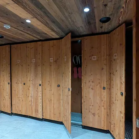 ホテル Hotel-Chalet Les Ecureuils Restaurant, Piscine, Jardin, Garage ル・グラン・ボルナン