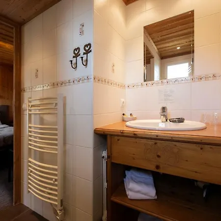 Hotel-chalet Les Ecureuils Restaurant, Spa, Sauna, Garage Hotel 3*